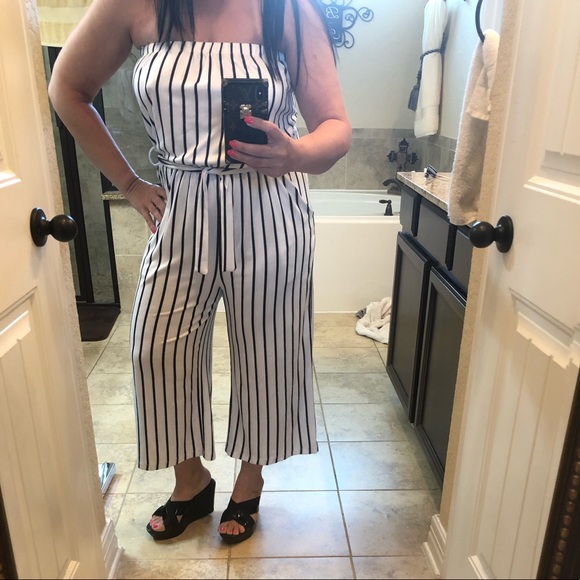 Super cute strapless romper Black & White striped - Picture 2 of 5